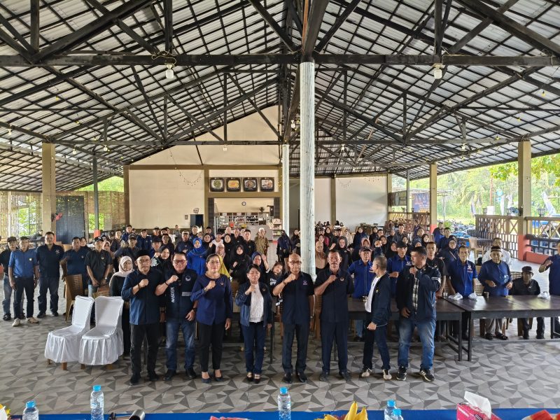 Arsip : Prosesi Poto Bersama Dewan Pimpinan Daerah (DPD) Partai NasDem Kabupaten Bengkayang