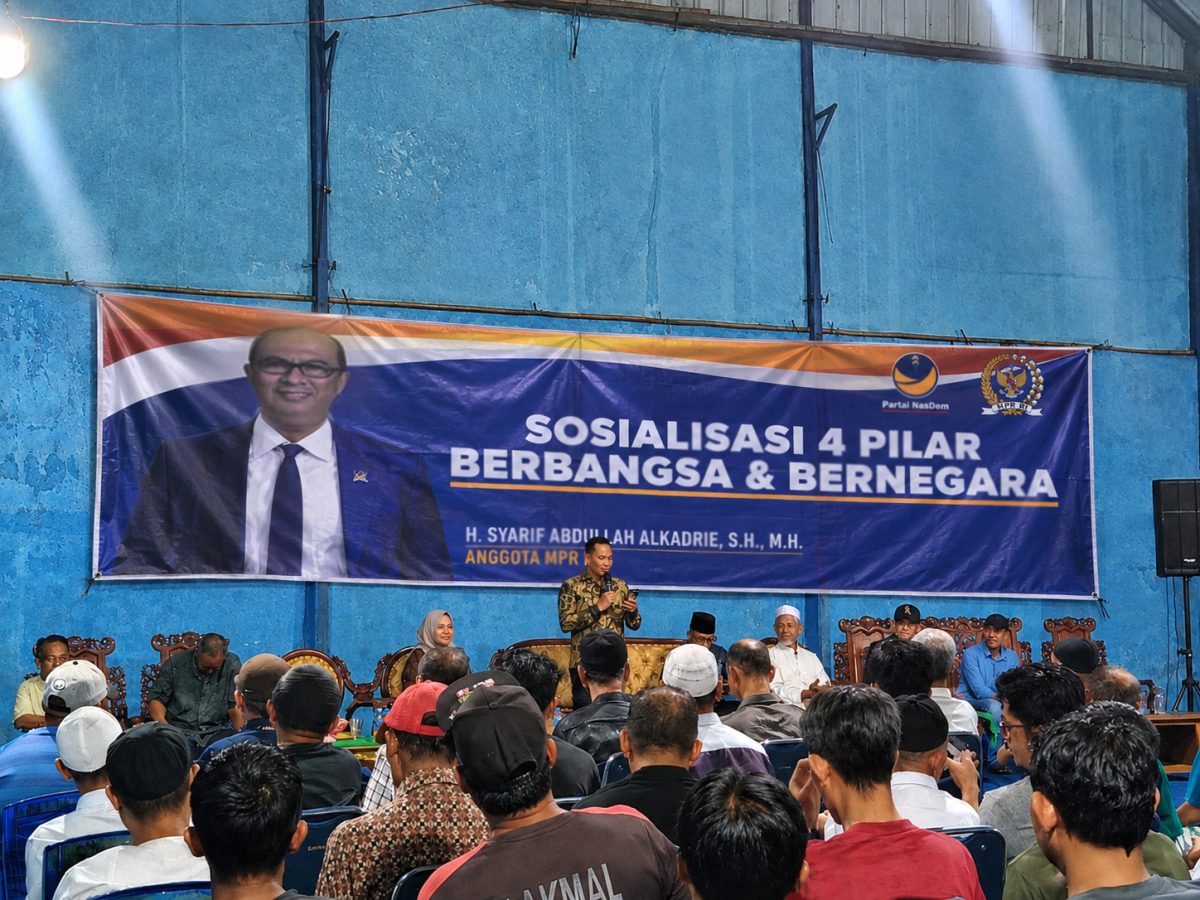 POTO : H. Syarif Abdullah Alkadrie, S.H., M.H., menggelar kegiatan Sosialisasi 4 Pilar Berbangsa dan Bernegara bersama warga masyarakat Pontianak Timur
