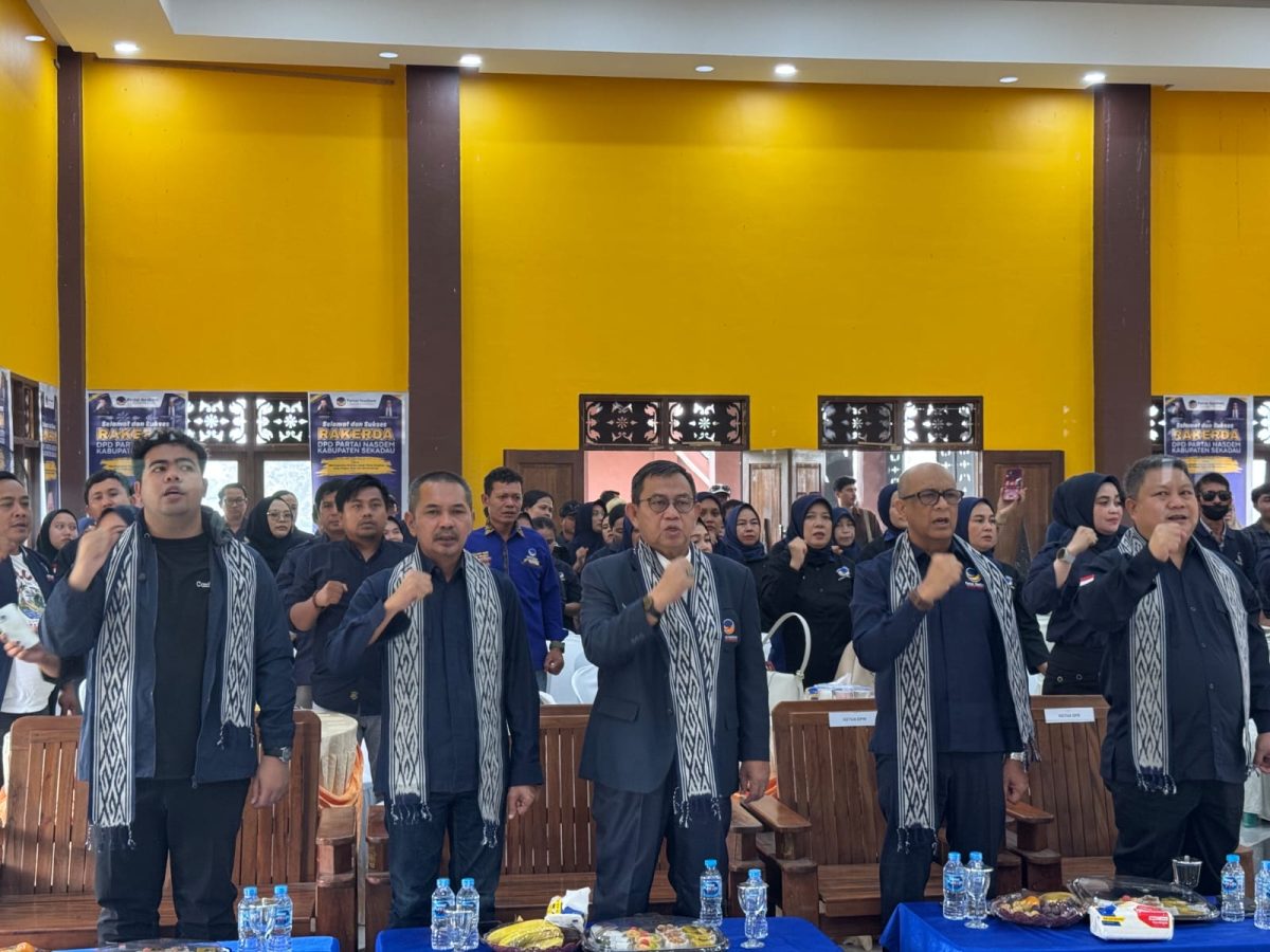 Dokumentasi Poto : Syarief Abdullah Bersama Jajaran Pengurus DPW NasDem Kalbar saat Menghadiri Rakerda NasDem Kabupaten Sekadau
