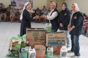 Penyerahan bantuan secara simbolis oleh Hj. Hadijah Fitriah bersama jajaran pengurus DPW NasDem Kalbar kepada pengurus panti sebagai tali kasih dan bentuk kepedulian nyata Partai NasDem di Kalimantan Barat.